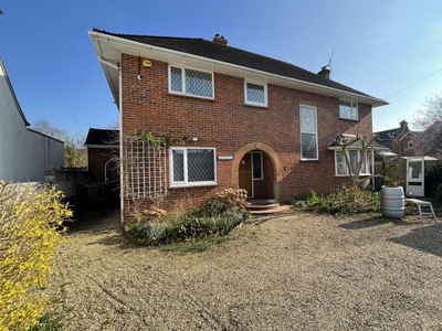 Detached house to rent in Rideway Close, Camberley GU15