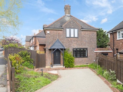 Detached house to rent in Roding View, Buckhurst Hill IG9