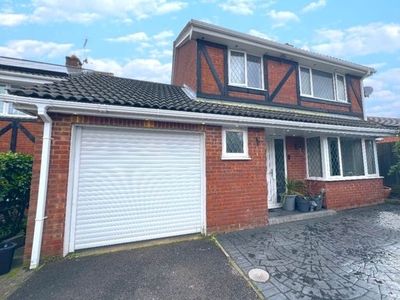 Detached house to rent in Swan Mead, Luton LU4