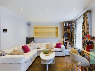 Duplex to rent in Goodge Street, London W1T