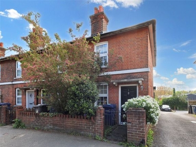 End terrace house to rent in East Street, Farnham, Surrey GU9