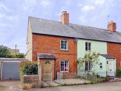 End terrace house to rent in Main Street, Clanfield, Bampton OX18