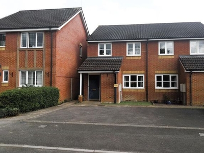 End terrace house to rent in Sindlesham, Berkshire RG41