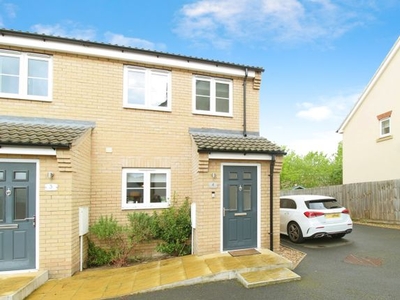 End terrace house to rent in St. Edmunds, Abbeyfields, Bury St. Edmunds IP33