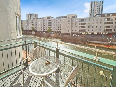 Flat for sale in Adventurers Quay, Cardiff CF10