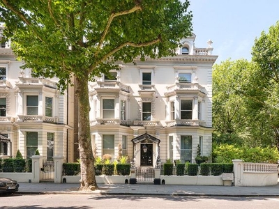 Flat for sale in Holland Park, Holland Park, London W11