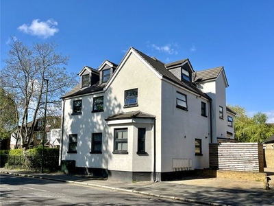 Flat for sale in Russell Road, Shepperton TW17