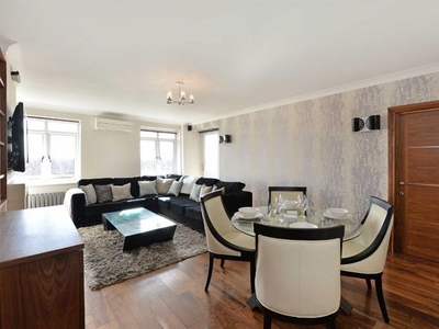 Flat to rent in Barrie House, Lancaster Gate, Hyde Park W2