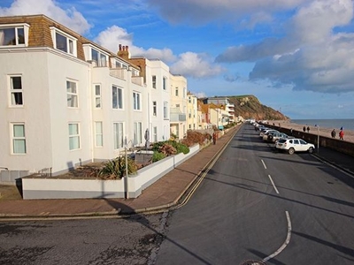 Flat to rent in Beach Road, Seaton EX12