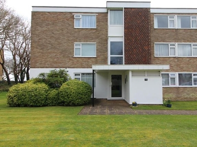 Flat to rent in Beacon Drive, Highcliffe, Christchurch BH23