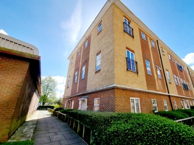 Flat to rent in Bedwell Crescent, Stevenage SG1