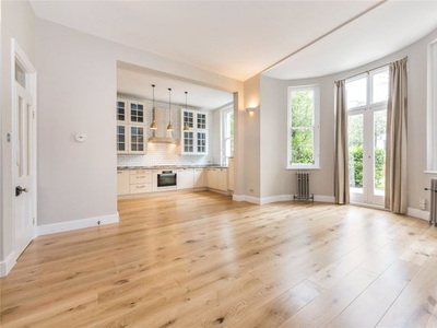 Flat to rent in Belsize Square, Belsize Park NW3