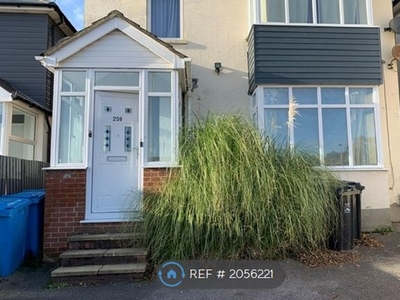Flat to rent in Bournemouth Road, Poole BH14