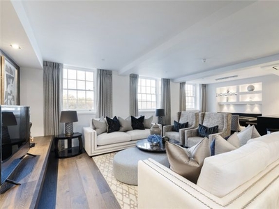 Flat to rent in Buckingham Gate, St. James's Park, Westminster, London SW1E