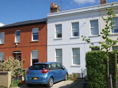 Flat to rent in Carlton Street, Cheltenham GL52