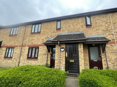 Flat to rent in Chinook, Highwoods, Colchester CO4