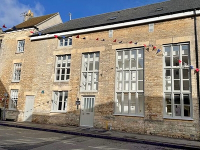 Flat to rent in Chipping Street, Tetbury, Gloucestershire GL8