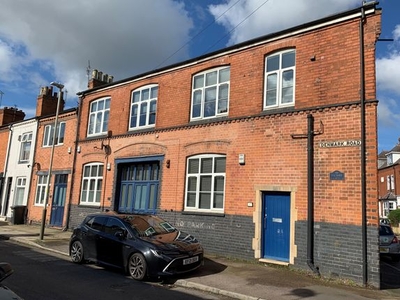 Flat to rent in Denmark Road, Leicester LE2