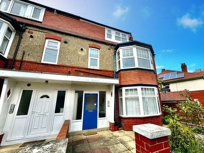 Flat to rent in Devonshire Drive, Scarborough YO12