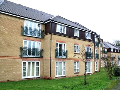 Flat to rent in Faraday Road, Guildford, Surrey GU1