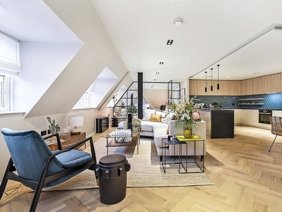 Flat to rent in Floral Street, Covent Garden WC2E