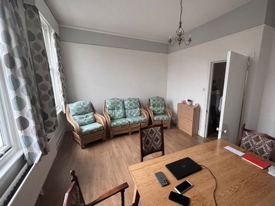 Flat to rent in Fourth Avenue, Hove BN3