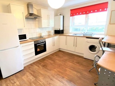 Flat to rent in Greetham Street, Southsea PO5