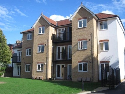 Flat to rent in Gresham Road, Staines-Upon-Thames, Surrey TW18