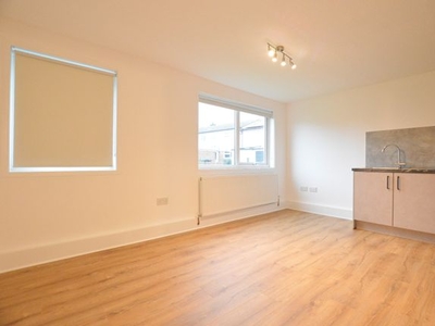 Flat to rent in Haig Close, St Albans AL1