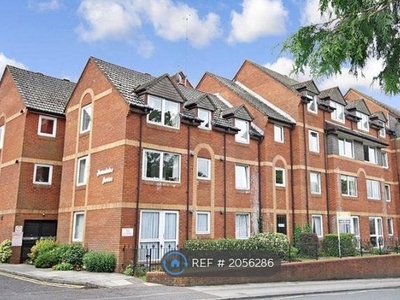 Flat to rent in Homelake House, Parkstone, Poole BH14