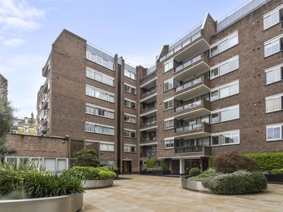 Flat to rent in Kensington Heights, 91-95 Campden Hill Road, Kensington, London W8
