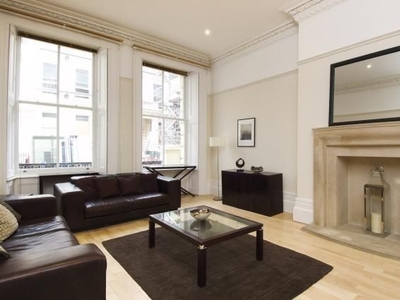 Flat to rent in Lancaster Gate, Hyde Park W2