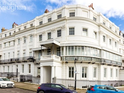 Flat to rent in Lewes Crescent, Brighton, East Sussex BN2