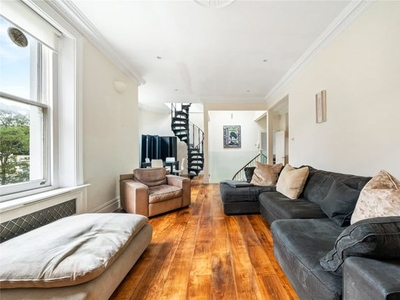 Flat to rent in Linden Gardens, Notting Hill Gate W2
