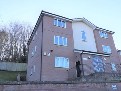 Flat to rent in Lingfield Close, High Wycombe, Buckinghamshire HP13