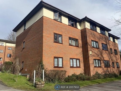 Flat to rent in London Road, High Wycombe HP11