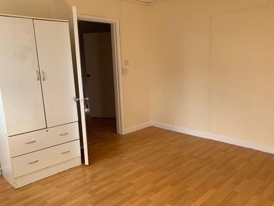 Flat to rent in London Road, Leicester LE2