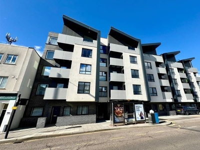 Flat to rent in London Road, Southend-On-Sea SS1