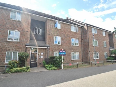 Flat to rent in Lords Mill Court, Waterside, Chesham, Buckinghamshire HP5