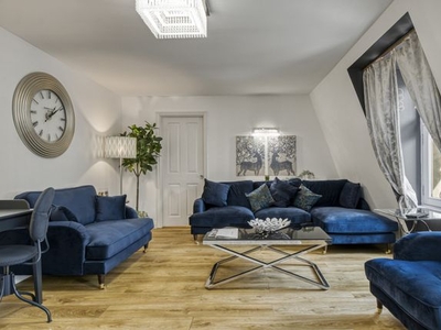 Flat to rent in Maddox Street, London W1S