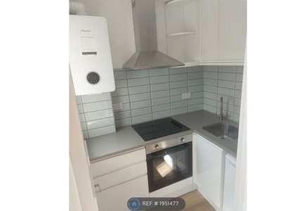 Flat to rent in Meridian Place, Bristol BS8