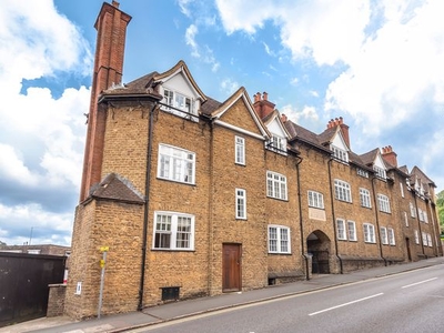 Flat to rent in Portsmouth Road, Guildford, Surrey GU2