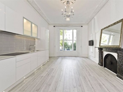 Flat to rent in Princes Square, Bayswater W2