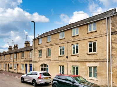 Flat to rent in Queen Street, Cirencester GL7