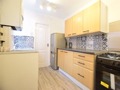 Flat to rent in Sandringham Road, South Gosforth, Newcastle Upon Tyne NE3