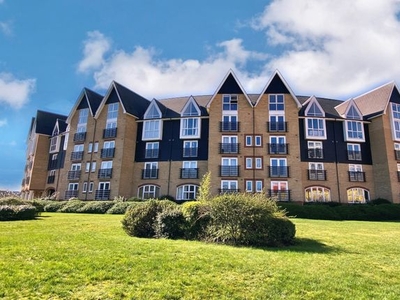 Flat to rent in Scotney Gardens, St Peters St, Maidstone ME16