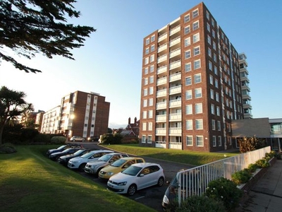 Flat to rent in Seabright, West Parade BN11
