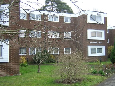 Flat to rent in Southlake Court, Woodley RG5