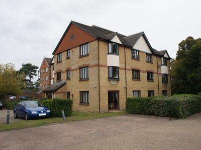 Flat to rent in St. Annes Rise, Redhill RH1