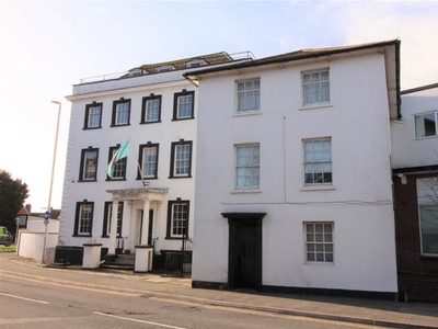 Flat to rent in West Street, Poole BH15